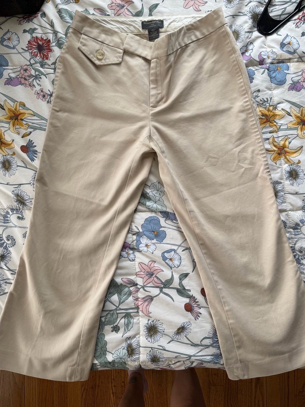 Banana Republic Stretch Cropped Capri Pants Cream Beige Size 4